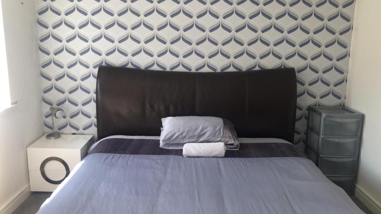 Superking Bedroom Close To The A30 Camborne Ngoại thất bức ảnh