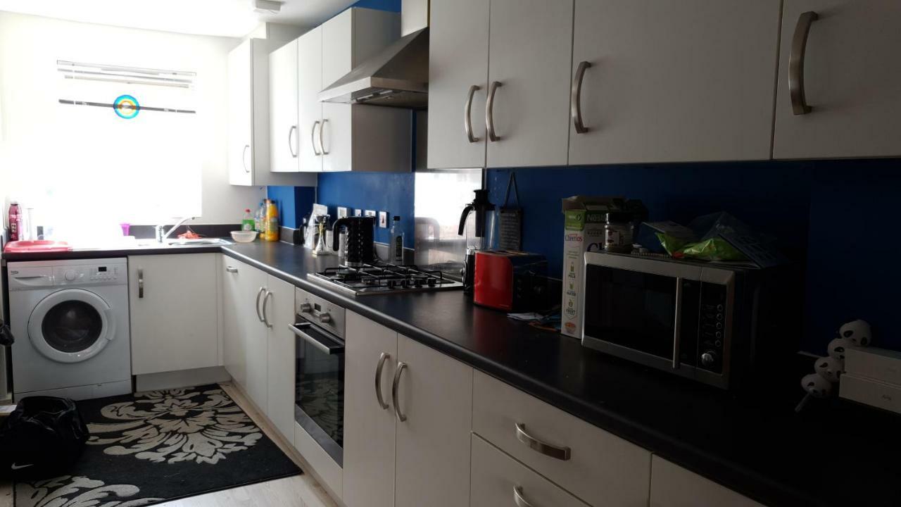 Superking Bedroom Close To The A30 Camborne Ngoại thất bức ảnh